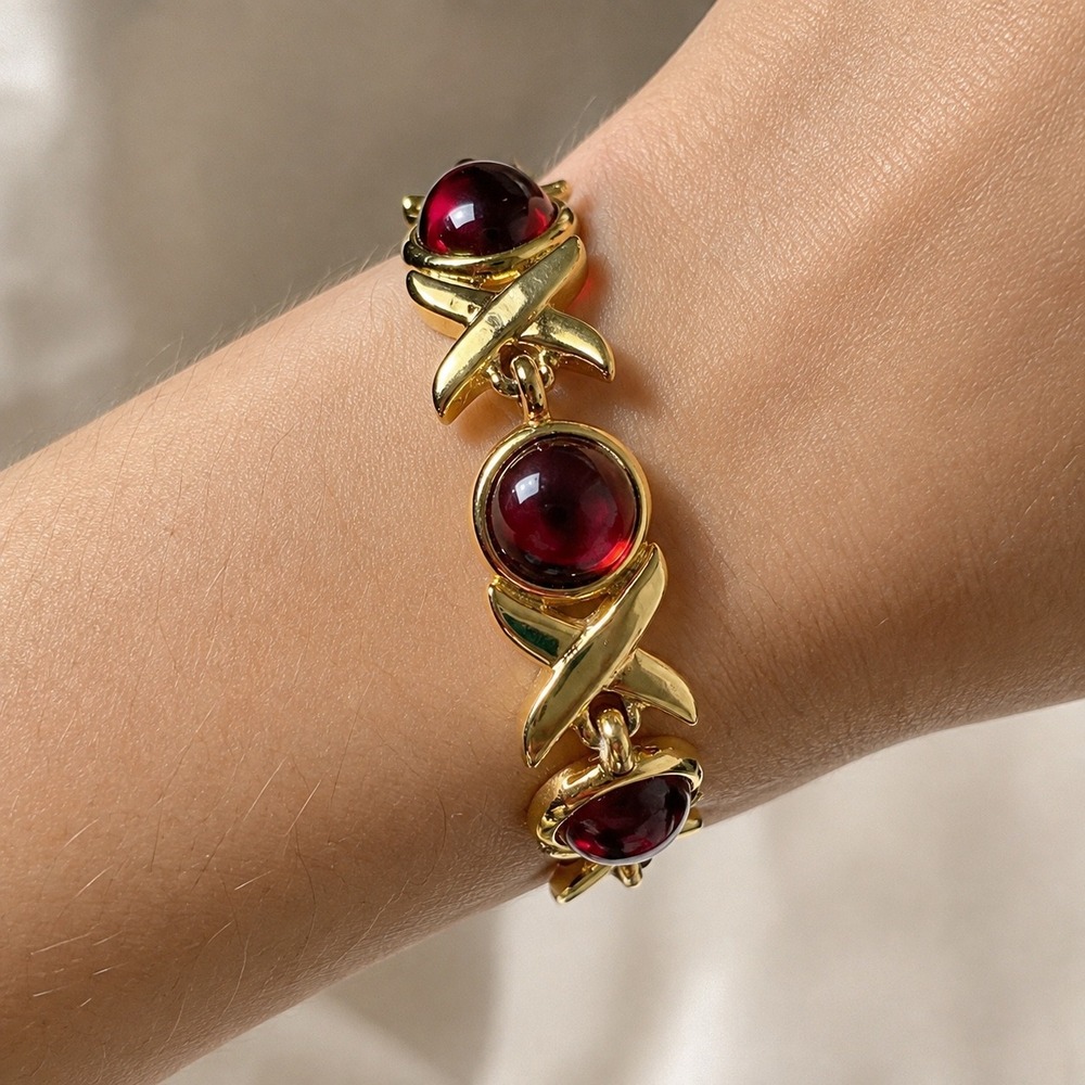 Vintage Classic Gold Red XOXO Cabochon Link Bracelet Made in Korea VTG - 7.5"